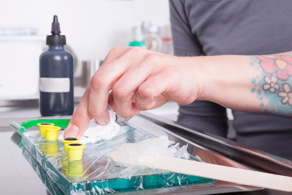 Handschuhe, Masken & Co.: Hygienische Pflichtausstattung im Studio