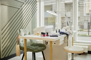 Der richtige Kosmetikstuhl: Ergonomisches Sitzen beim Arbeiten im Studio